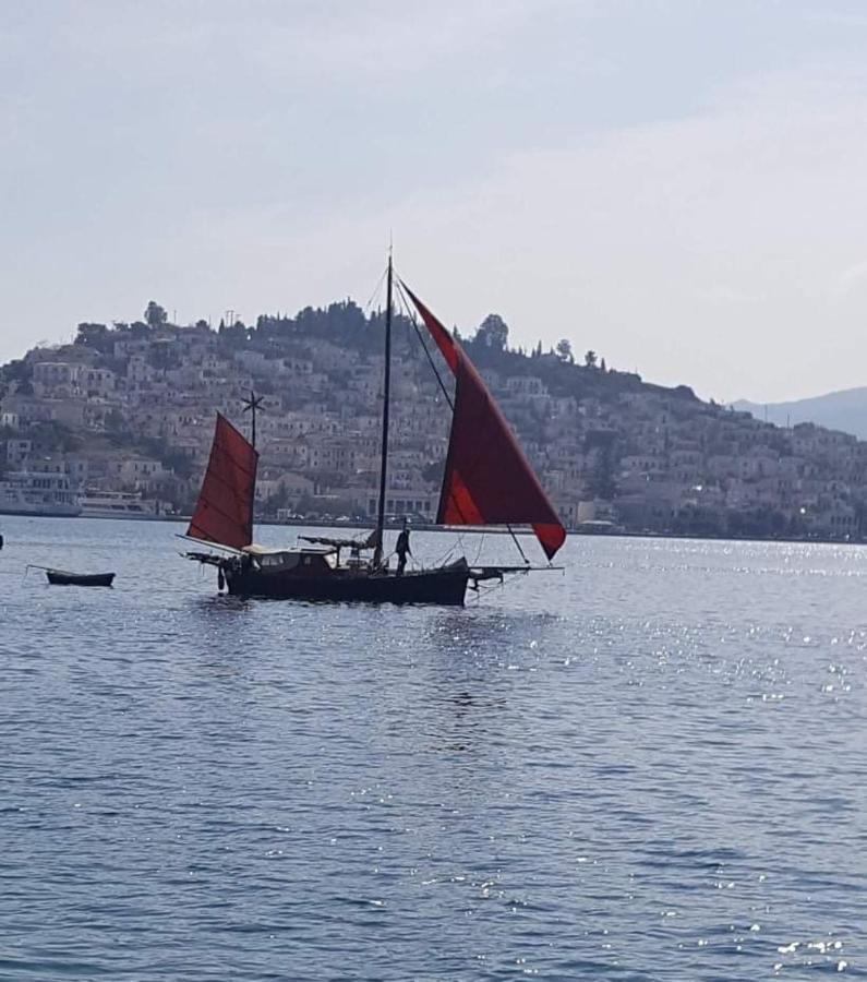 Sunray Studio In Poros Apartment Poros Town Bagian luar foto